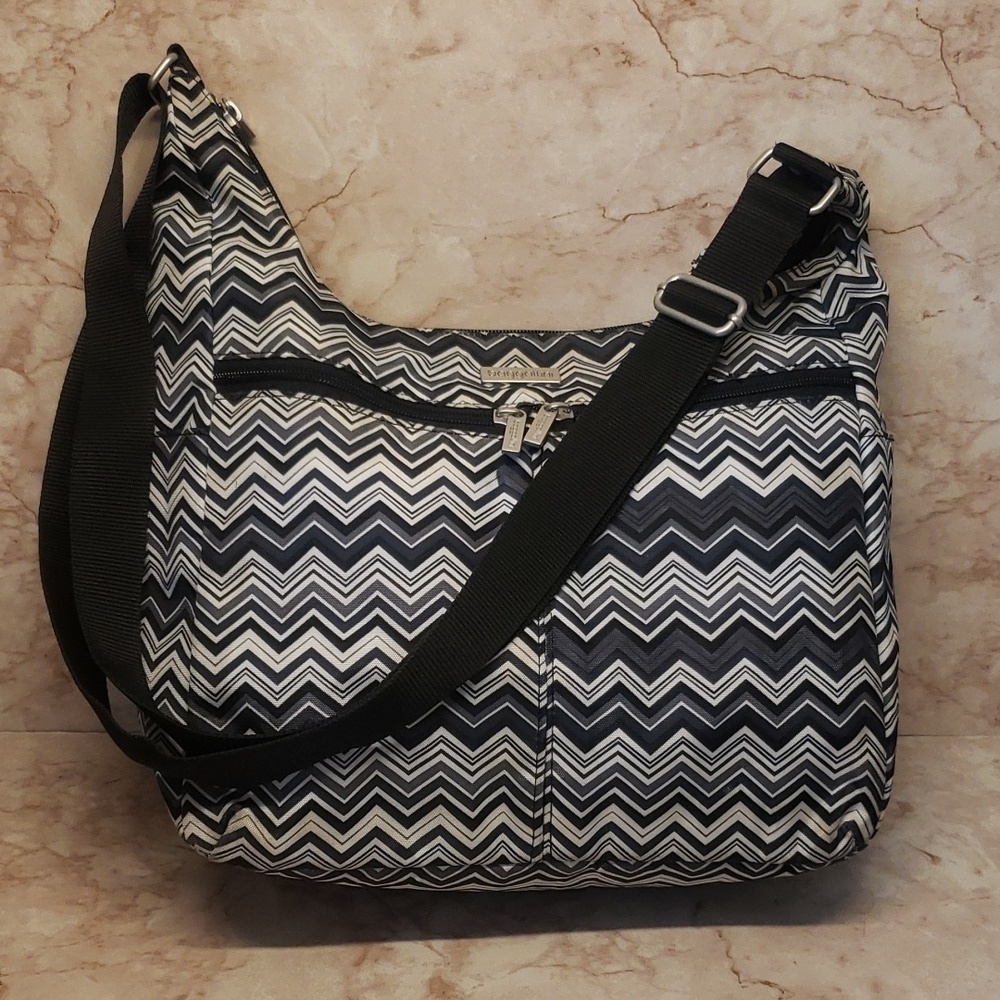 Bagallini black and gray chevron print crossbody bag